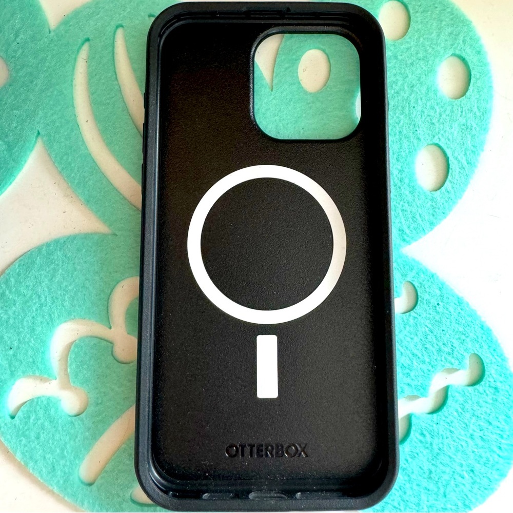 iPhone 15 pro max OtterBox